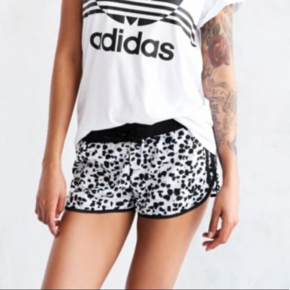 Women’s ADIDAS running shorts 3 stripe leopard - Picture 1 of 6